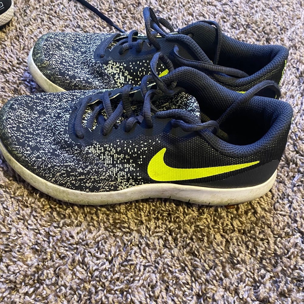 Nike tennis shoes
